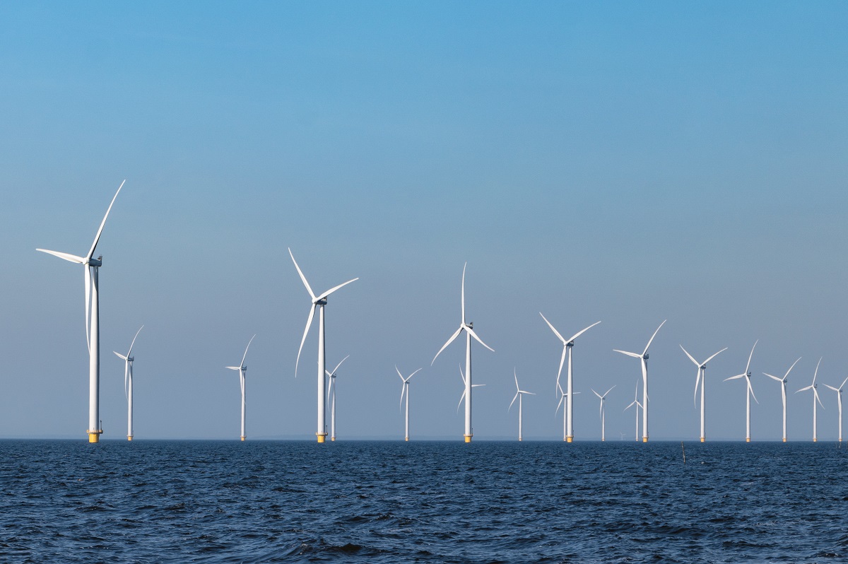 Een windpark op zee